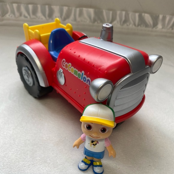 CoComelon Official Musical Tractor w/Sounds & Exclusive 3-inch Farm JJ Toy, - Picture 3 of 7